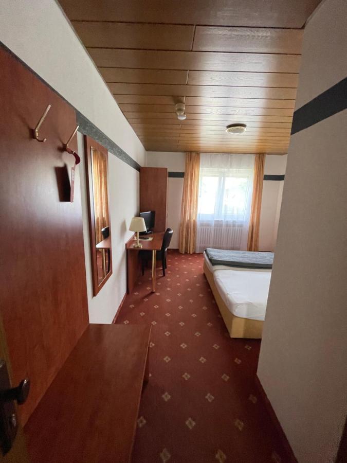 Hotel Restaurant Lenhsen Elmpt ภายนอก รูปภาพ