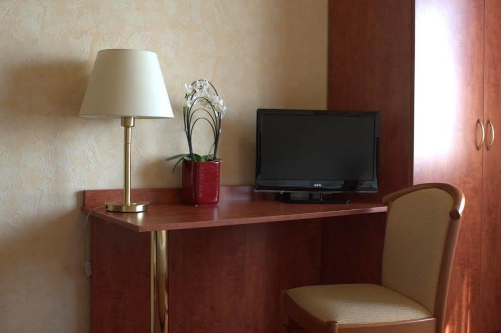 Hotel Restaurant Lenhsen Elmpt ภายนอก รูปภาพ