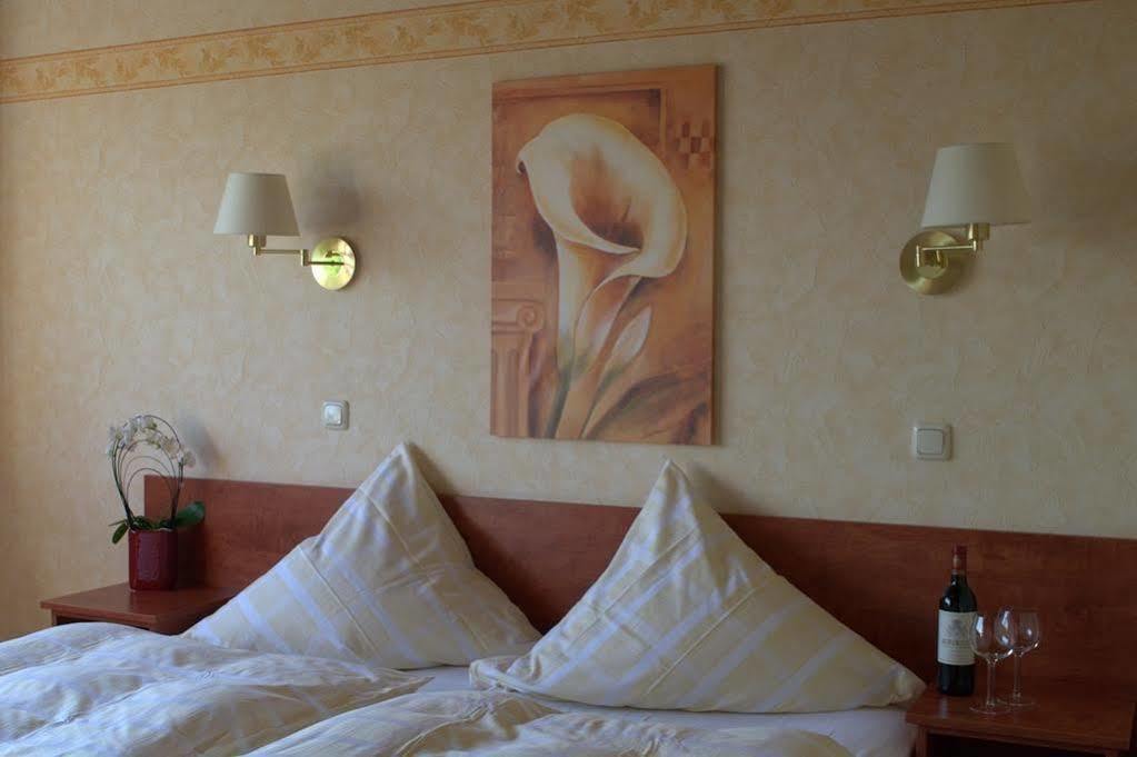 Hotel Restaurant Lenhsen Elmpt ภายนอก รูปภาพ